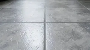 Szare płytki do łazienki podłoga