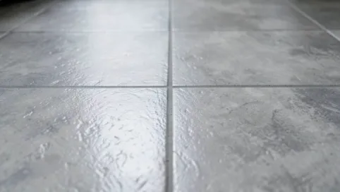 Szare płytki do łazienki podłoga