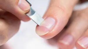 Szeroką płytka paznokcia jak piłować