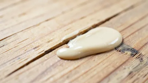 Szpachla żywiczna do drewna