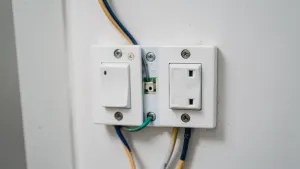 Wyłącznik schodowy podwójny ile żył