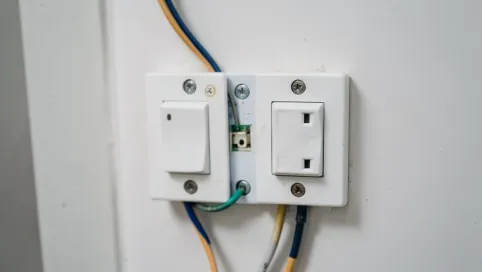 Wyłącznik schodowy podwójny ile żył