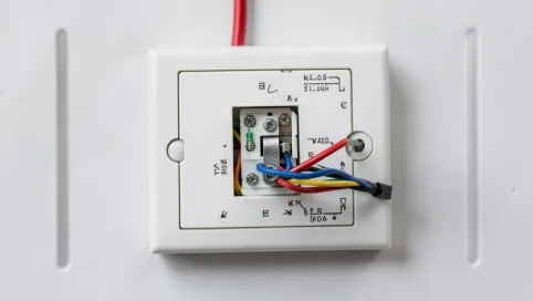 Wyłącznik zwykły jako schodowy