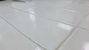 Wylewka samopoziomująca na płytki ceramiczne