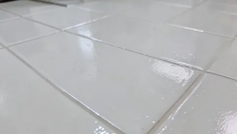 Wylewka samopoziomująca na płytki ceramiczne