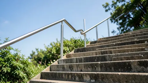 Wysokość barierki na schodach zewnętrznych