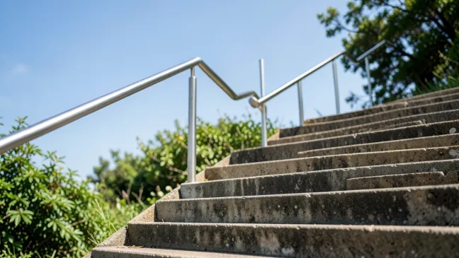 Wysokość barierki na schodach zewnętrznych