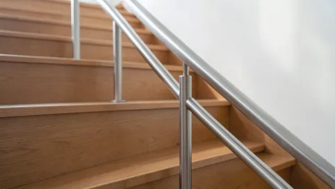 Wysokość poręczy na schodach