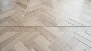 wzory układania płytek drewnopodobnych