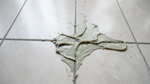 Za Dużo Kleju Pod Płytkami