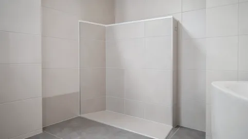 drewniane schody w ogrodzie