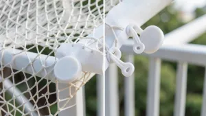 Zaczepy do siatki na balkon z klejem