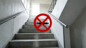 Zakaz palenia na klatce schodowej do wydruku