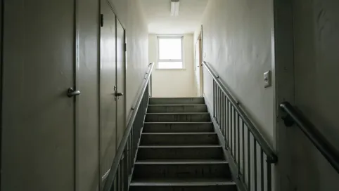 Zakaz palenia na klatce schodowej we wspólnocie