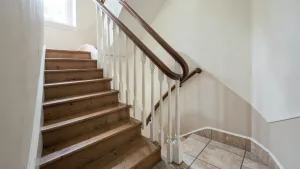 Zakończenie schodów na piętrze