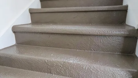 Żywica antypoślizgowa na schody