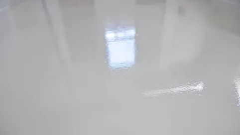 żywica epoksydowa na podłogę cena