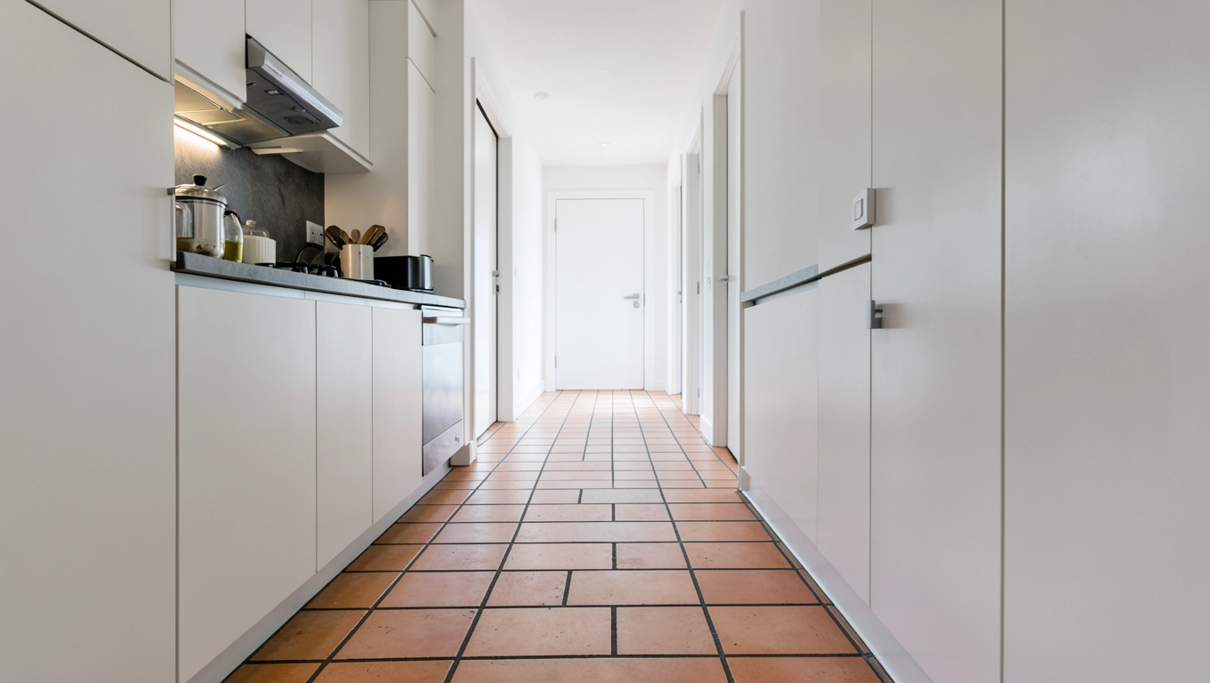 Terakota czarno biała w kuchni i przedpokoju