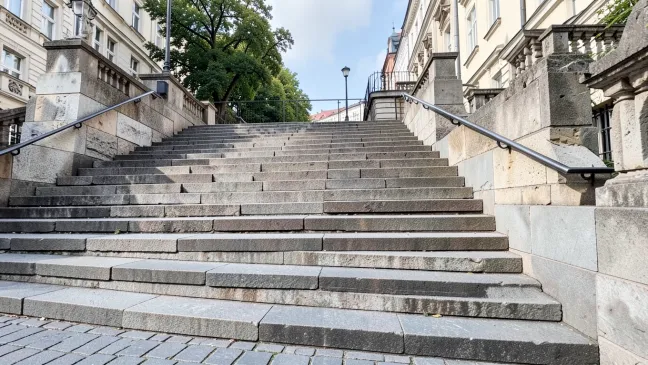 Czy można pić na schodkach warszawa