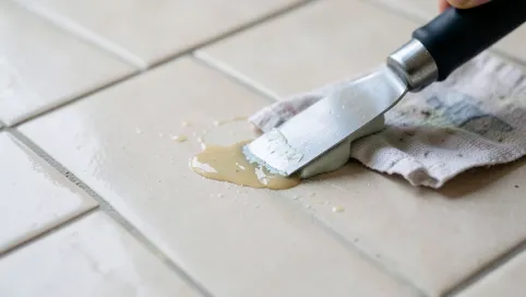 Jak usunąć klej z płytek ceramicznych